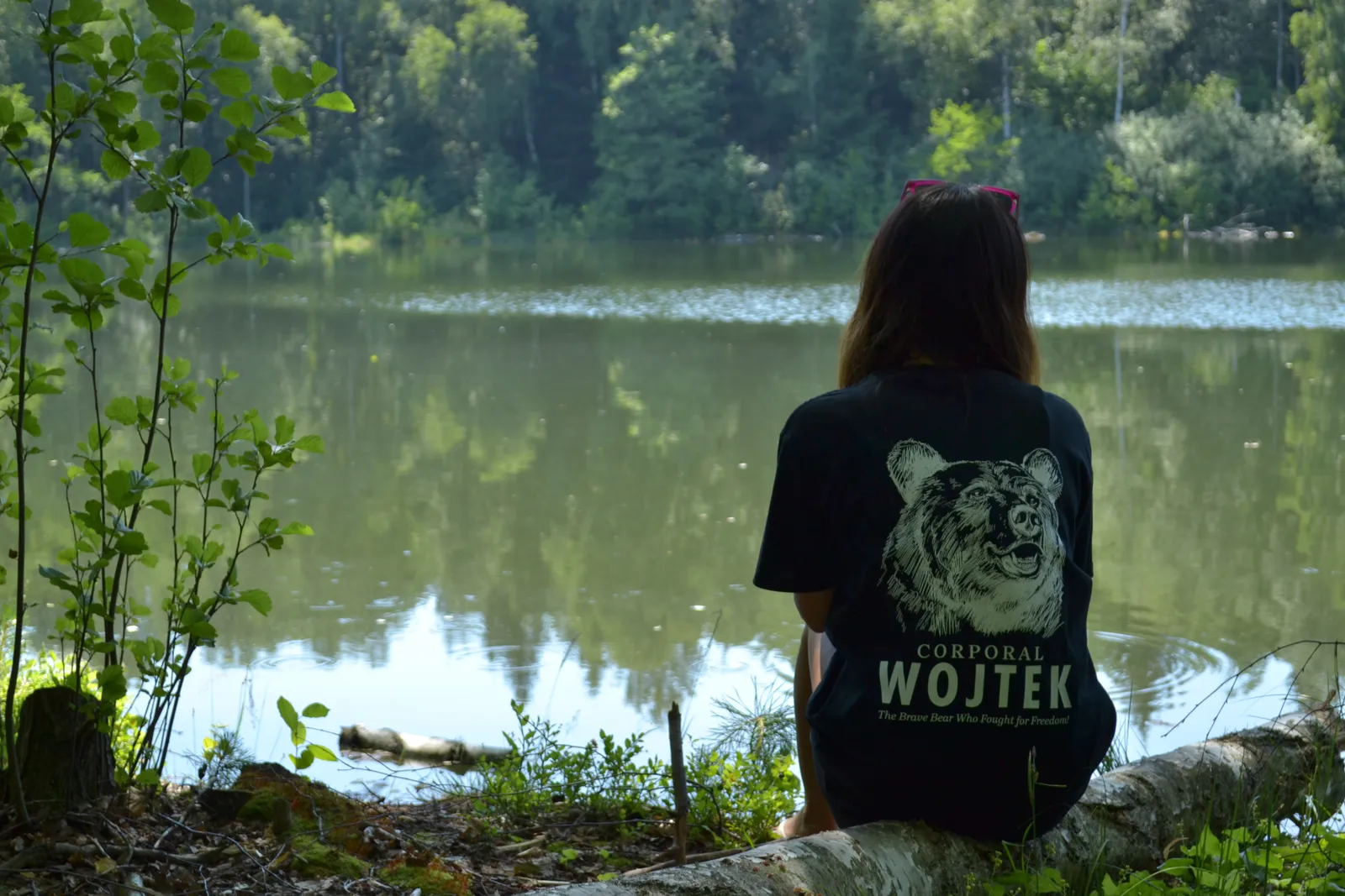Corporal Wojtek T-Shirt Męski Czarny, kadr z sesji: nad brzegiem