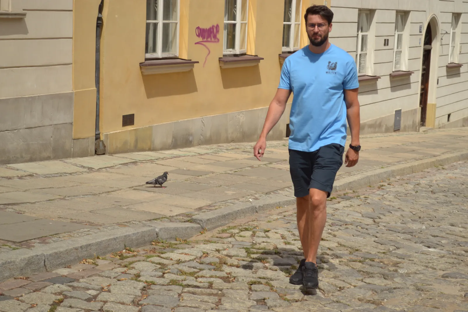 Corporal Wojtek T-Shirt Męski Włoski Błękit, kadr z sesji: starówka od frontu